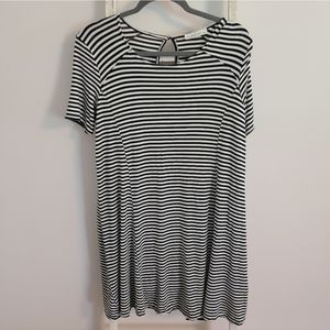 Abercrombie & Fitch large black and white stripe keyhole dress